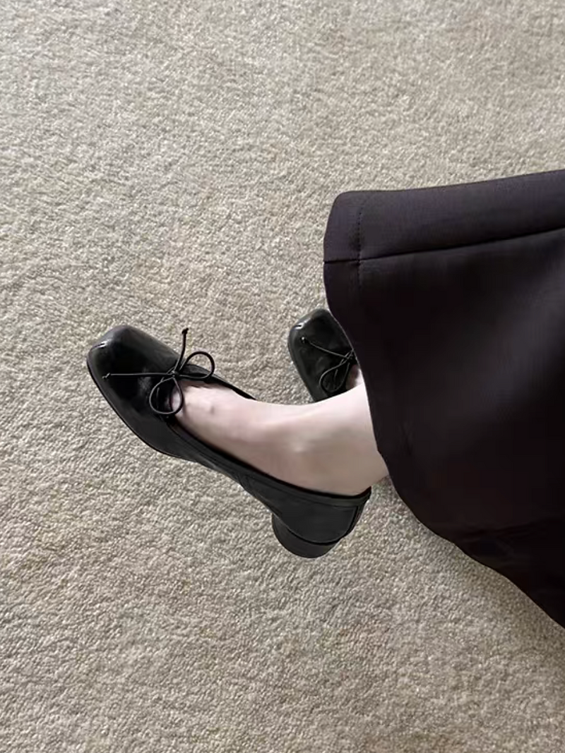 Lambskin brushed off pleats ribbon round heel flats 7