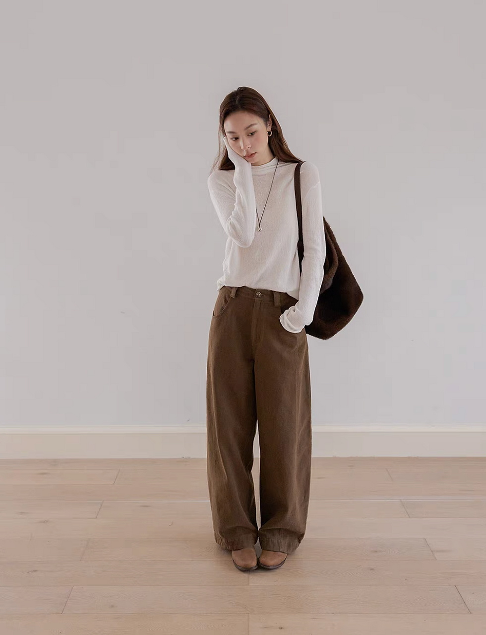 Thumbnail: High waisted back curved contour pocket cotton pants