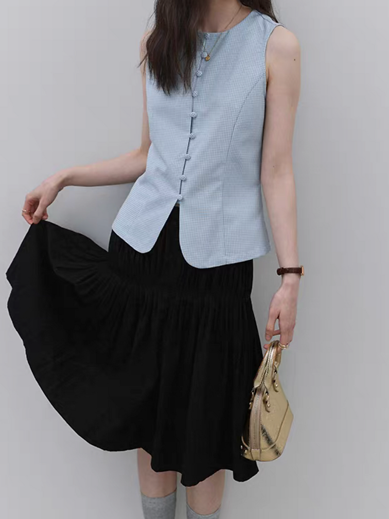 Crewneck buttoned wavy trim blue checker vest 6