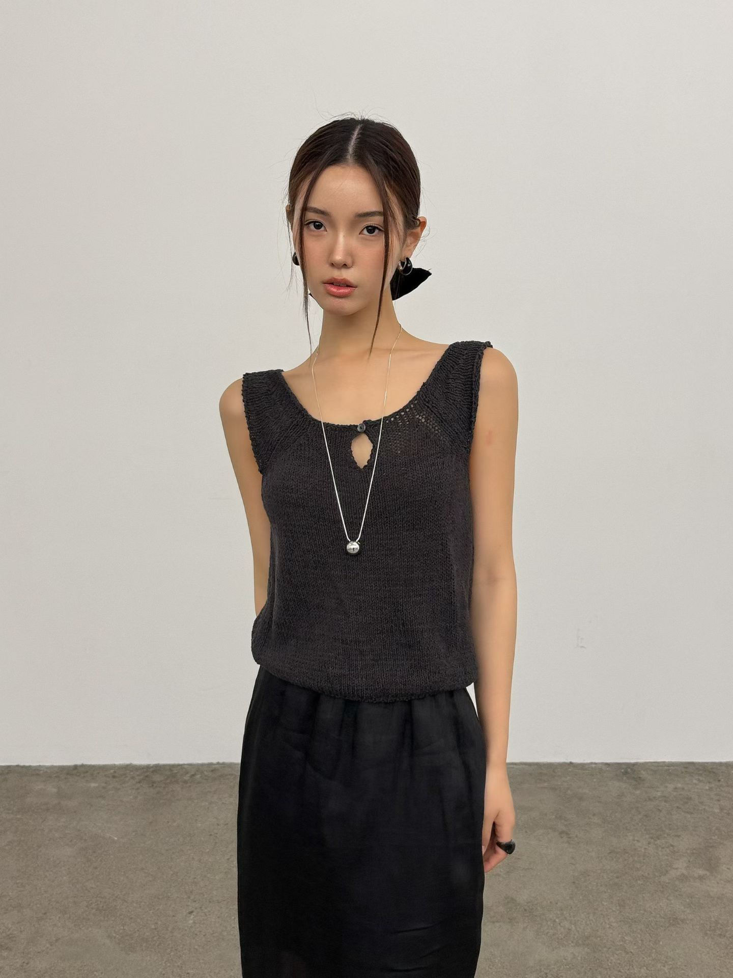 Crochet shell buttoned cotton acrylic knitted vest 