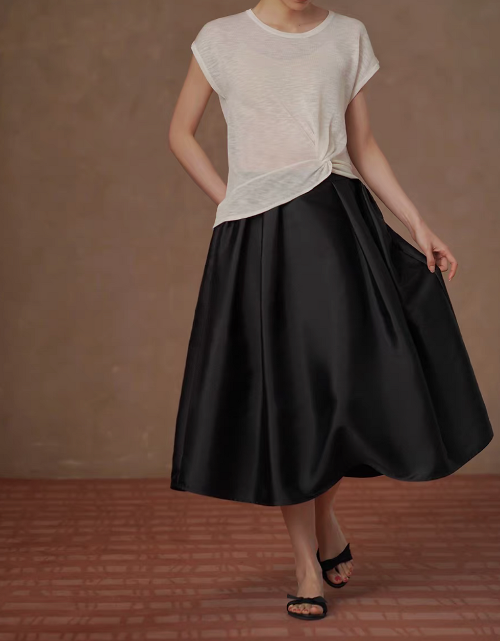 Thumbnail: Poly satin onyx black pleated table skirt