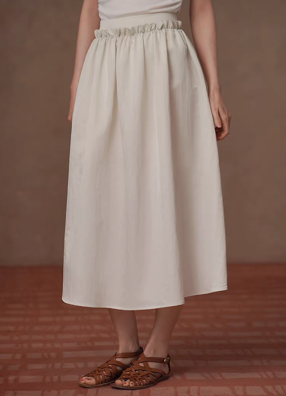 Thumbnail: Elasticated waistband docking side zipper lined ivory pearl color skirt