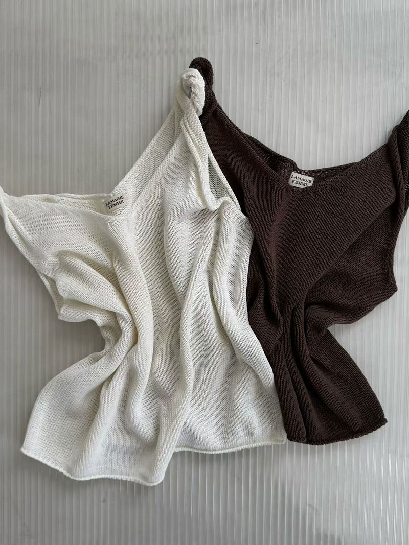 Twist straps V neck knitted acrylic vest 1