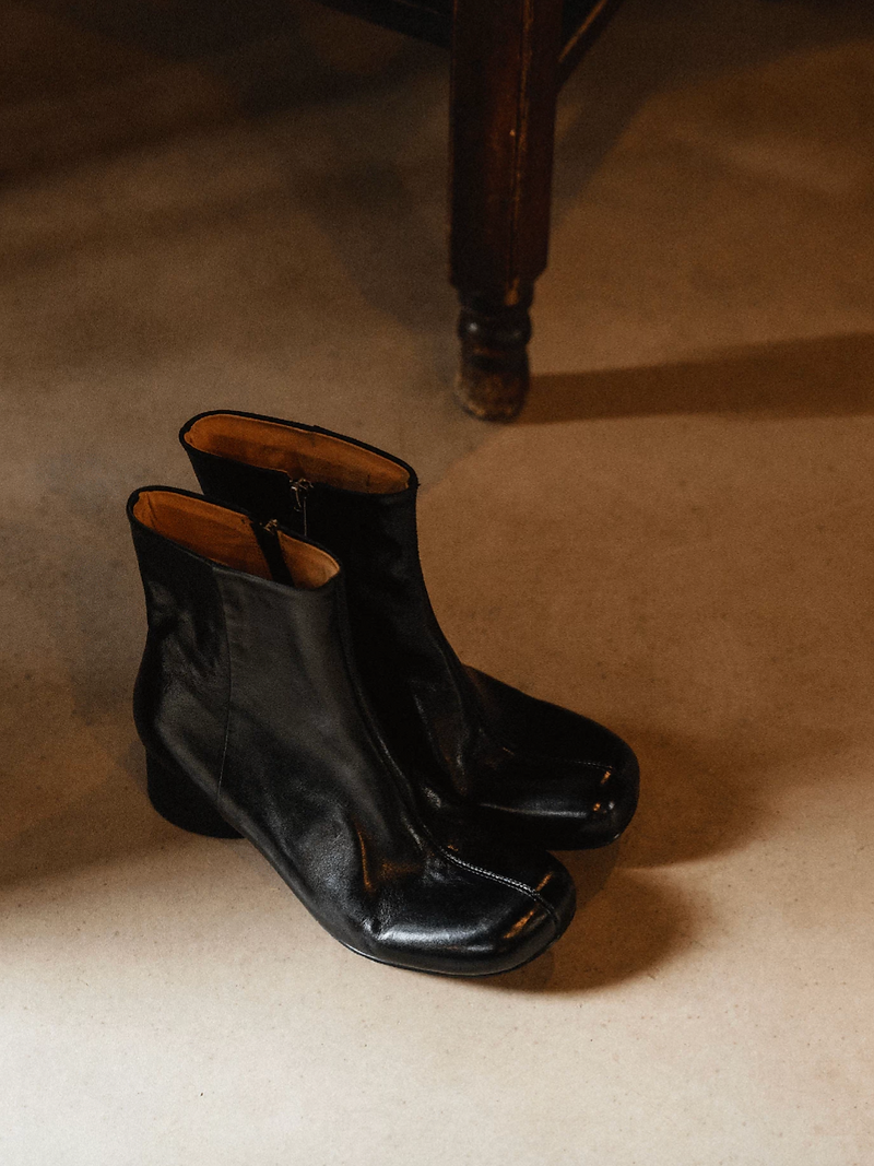 Made in Italy Italian calf leather round toe side zipped ankle boots 12