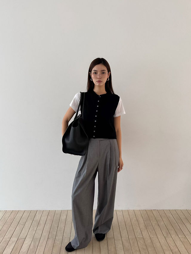 Rolled trim shell buttoned super fine wool knitted vest  3