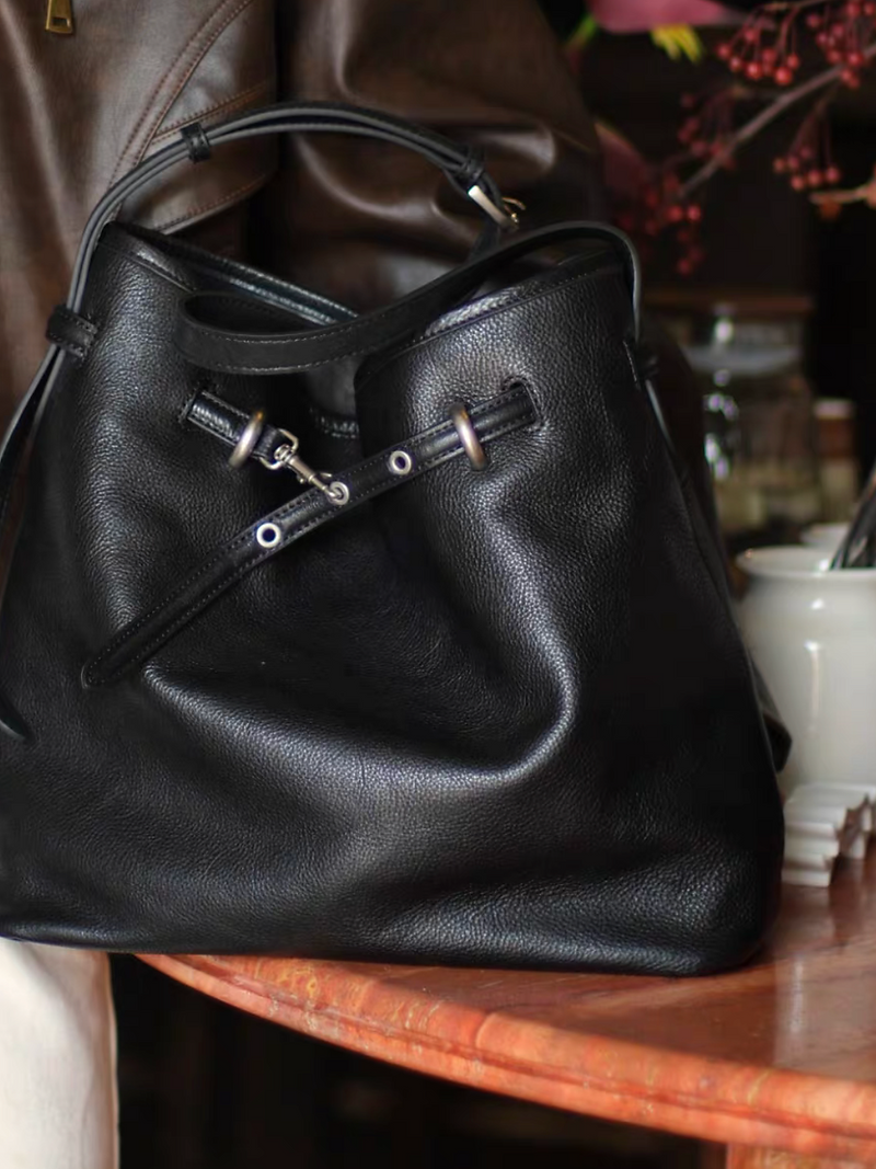 Embossed calf leather hook strap shoulder +crossbody totebag 2