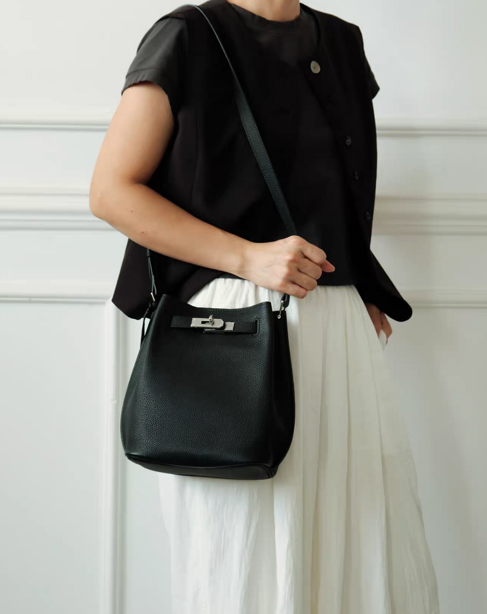 Thumbnail: Silver metal twist strap toga embossed calf leather shoulder + crossbody bag