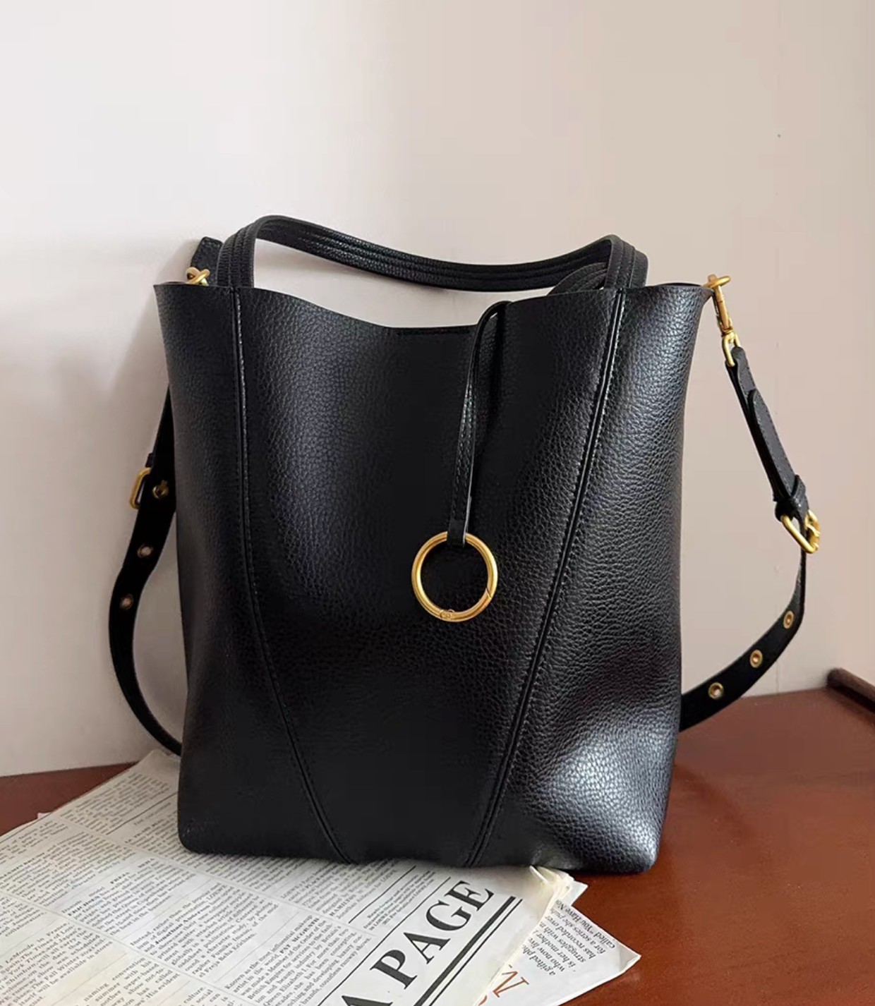 Grain calf leather circle charm shoulder + handle + crossbody totebag