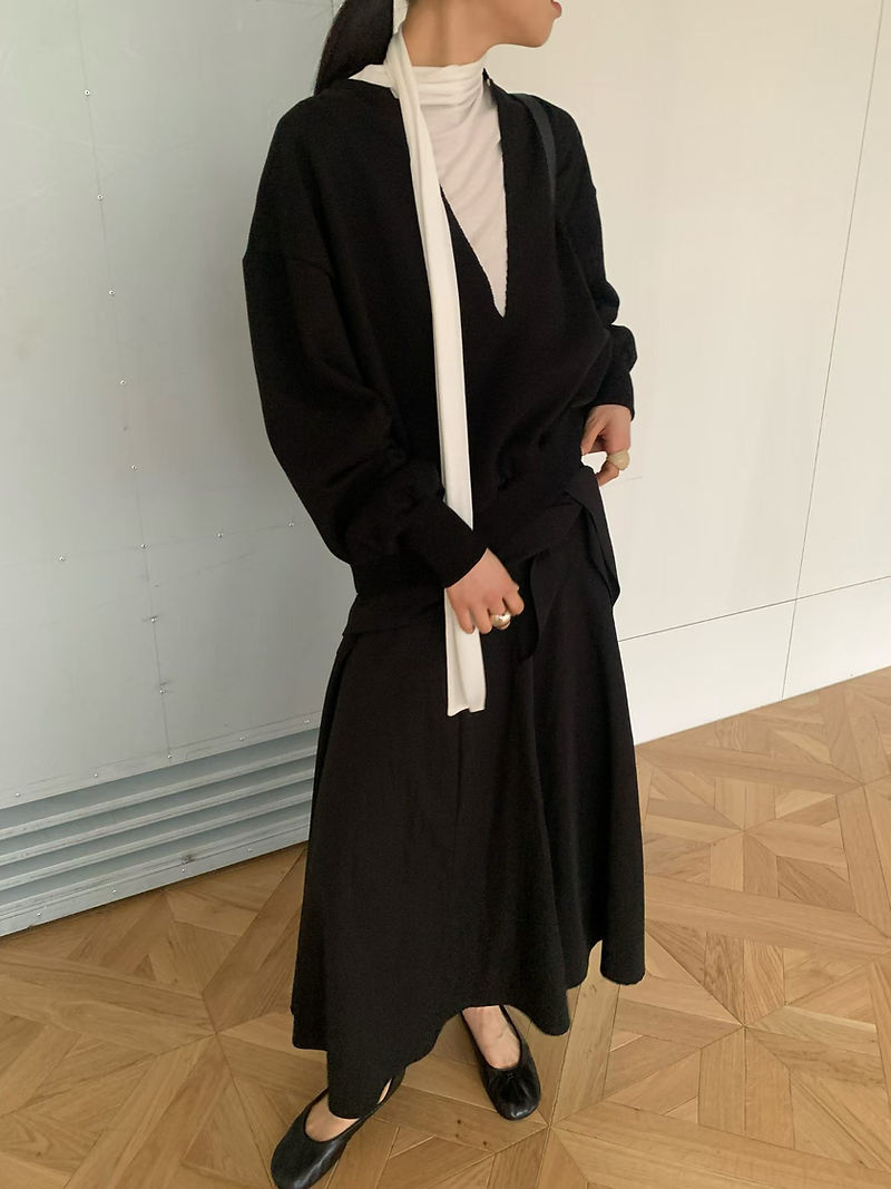 V neck cotton distressed trim puff sleeves pullover 11