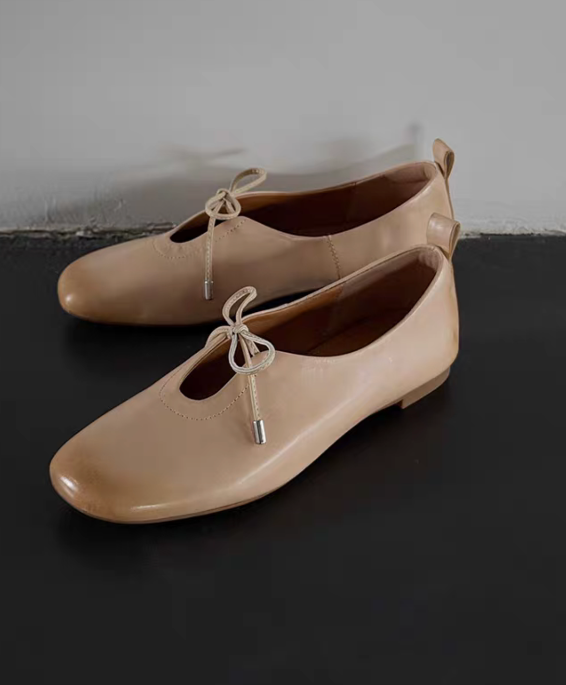 Soft brushed off calf leather crochet lacing shoes