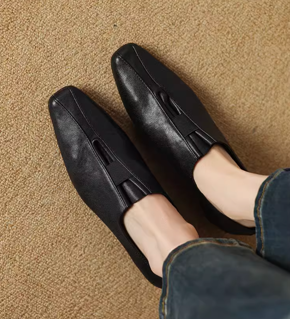 Pointy folded slit elastic strap flats / loafers