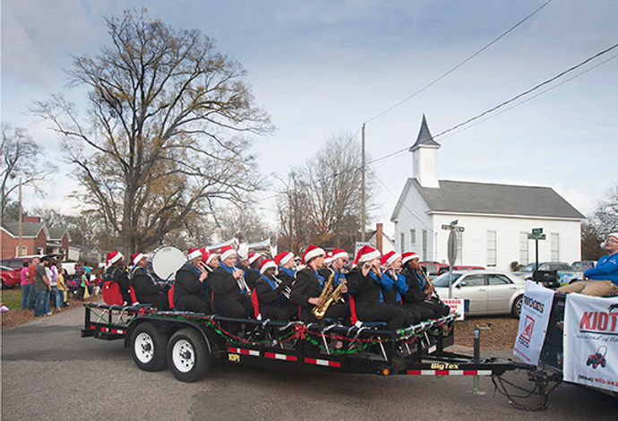 13. 2015 Fort Lawn Xmas Parade (band in trailer) copy.jpeg