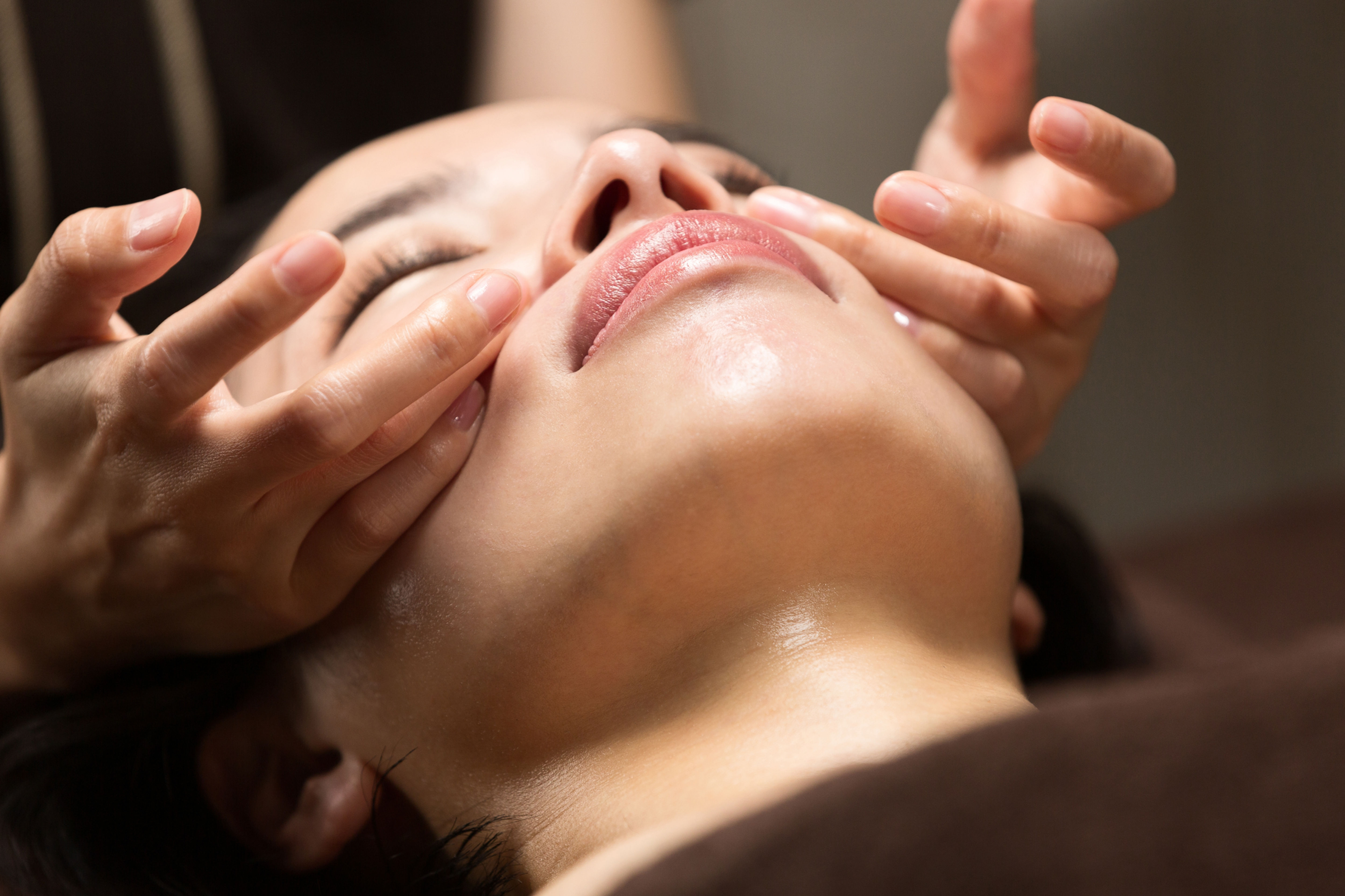 Manual Facial and Decolette Massage