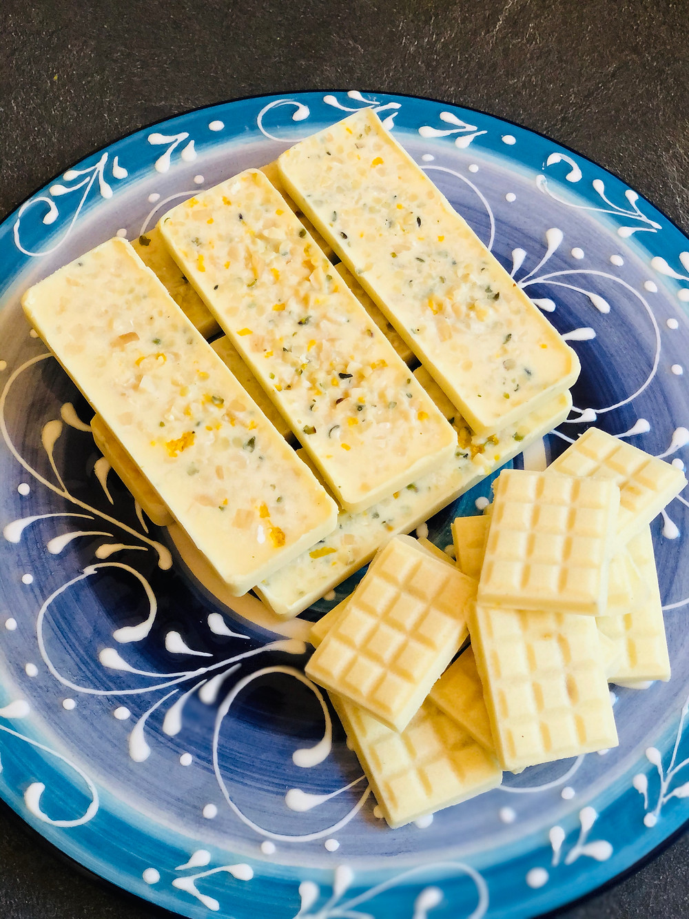 Zuckerfreie weiße Schokolade mit feiner Orangennote (Low Carb & Keto-freundlich)