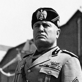 Mussolini y un retrato de la Italia fascista