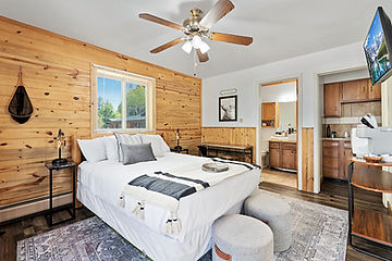 42-web-or-mls-232 E Riverside Dr 42.jpg