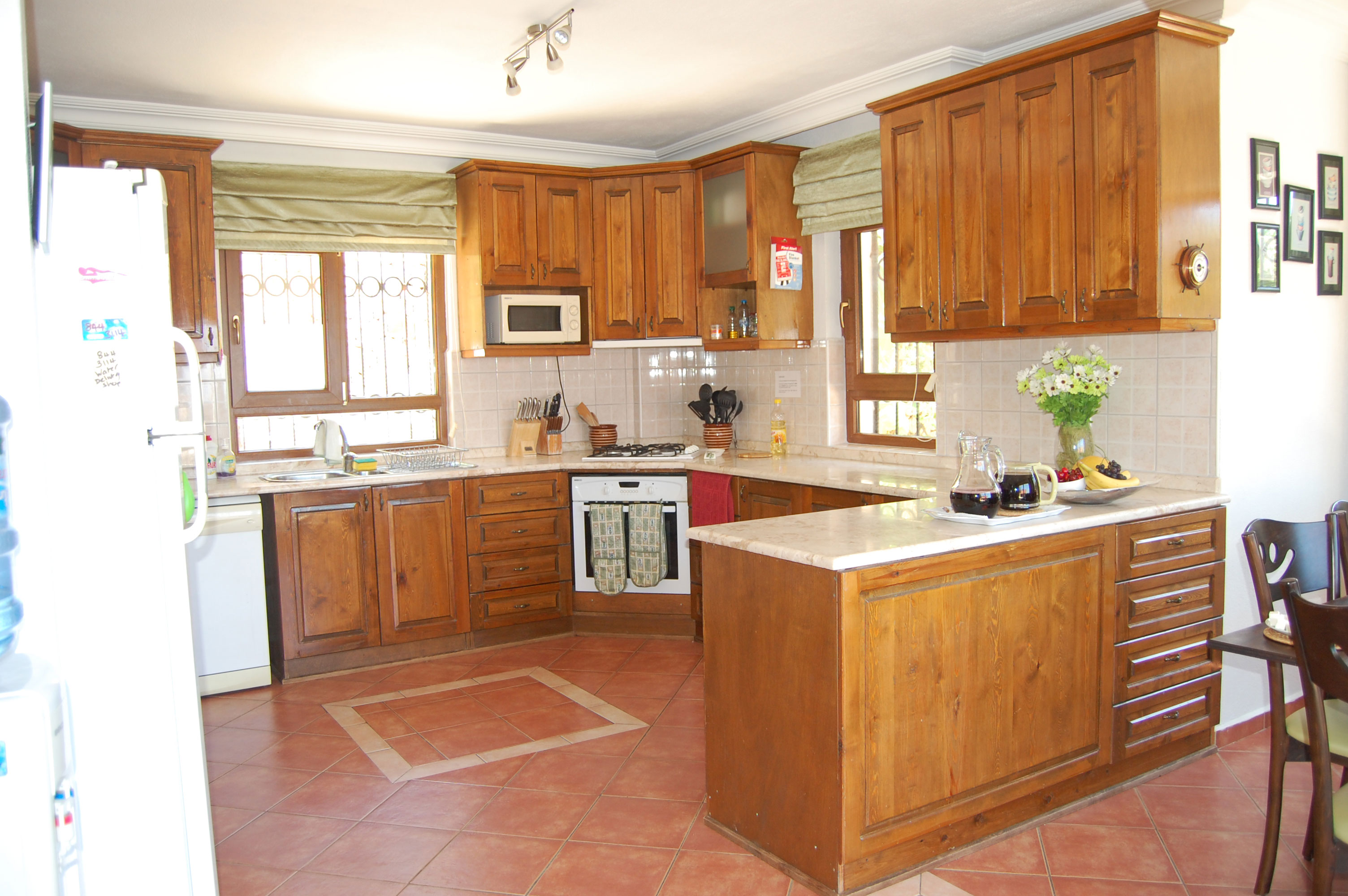 Kitchen - plenty of space for all