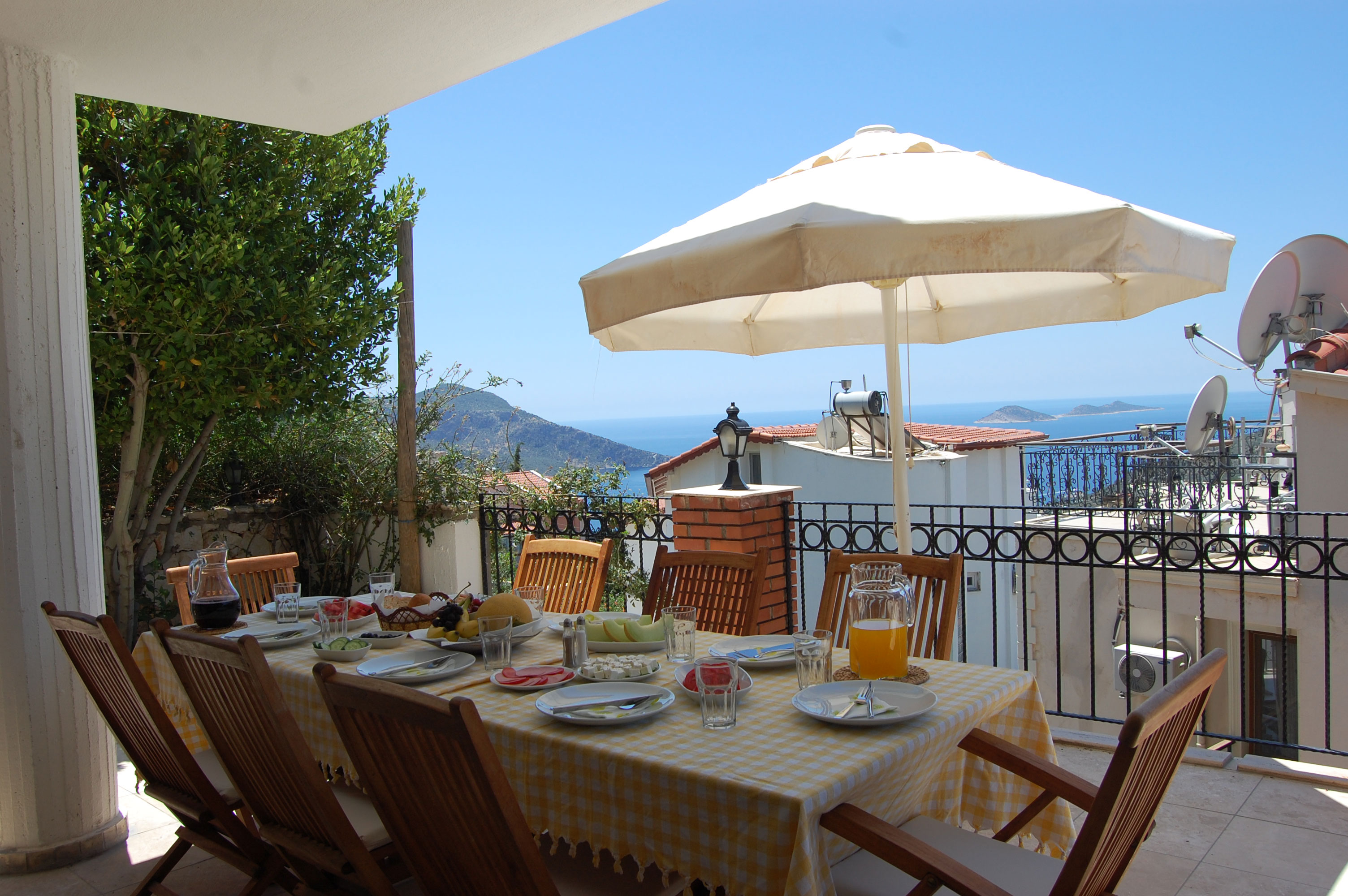 Breakfast outside