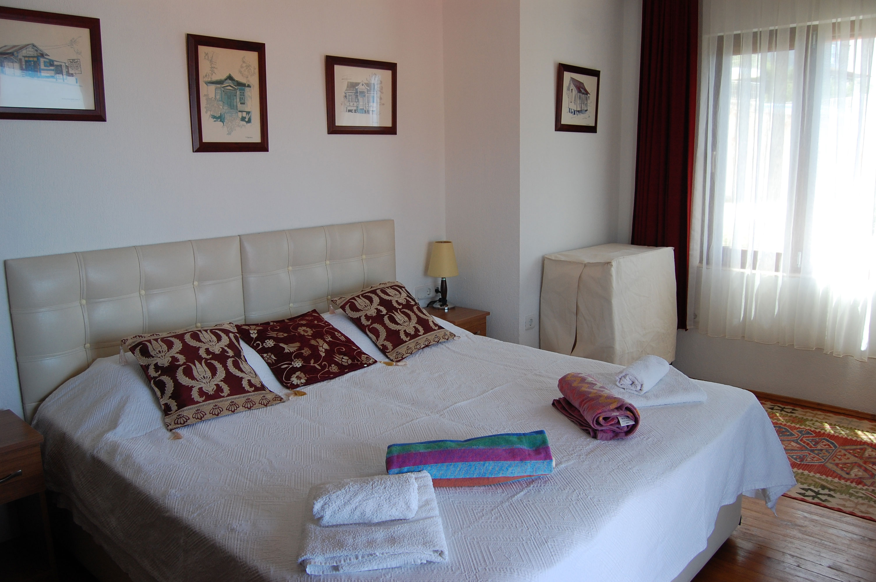 Bedroom 2 as a double - family suite