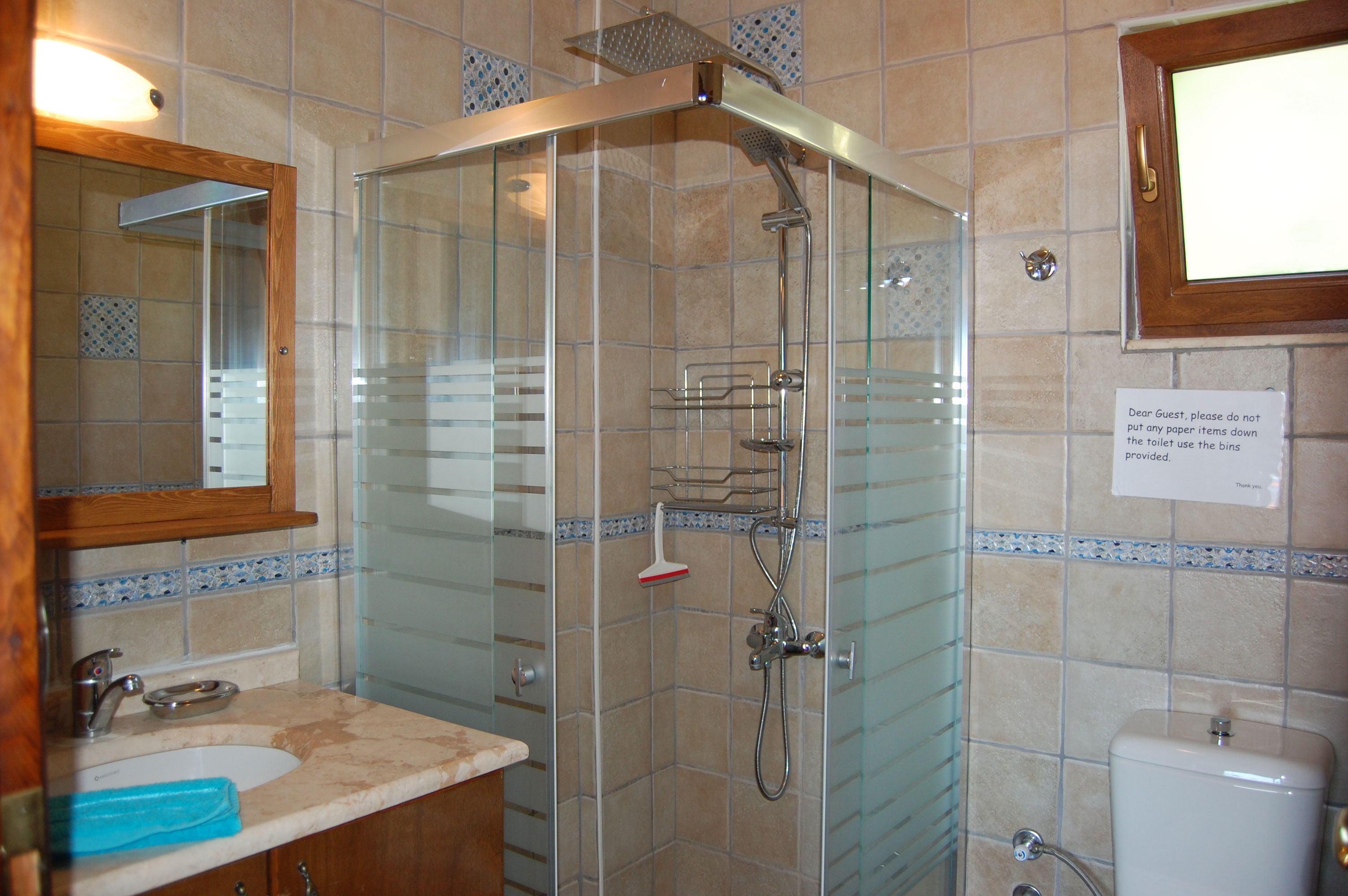 Bedroom 1 en suite