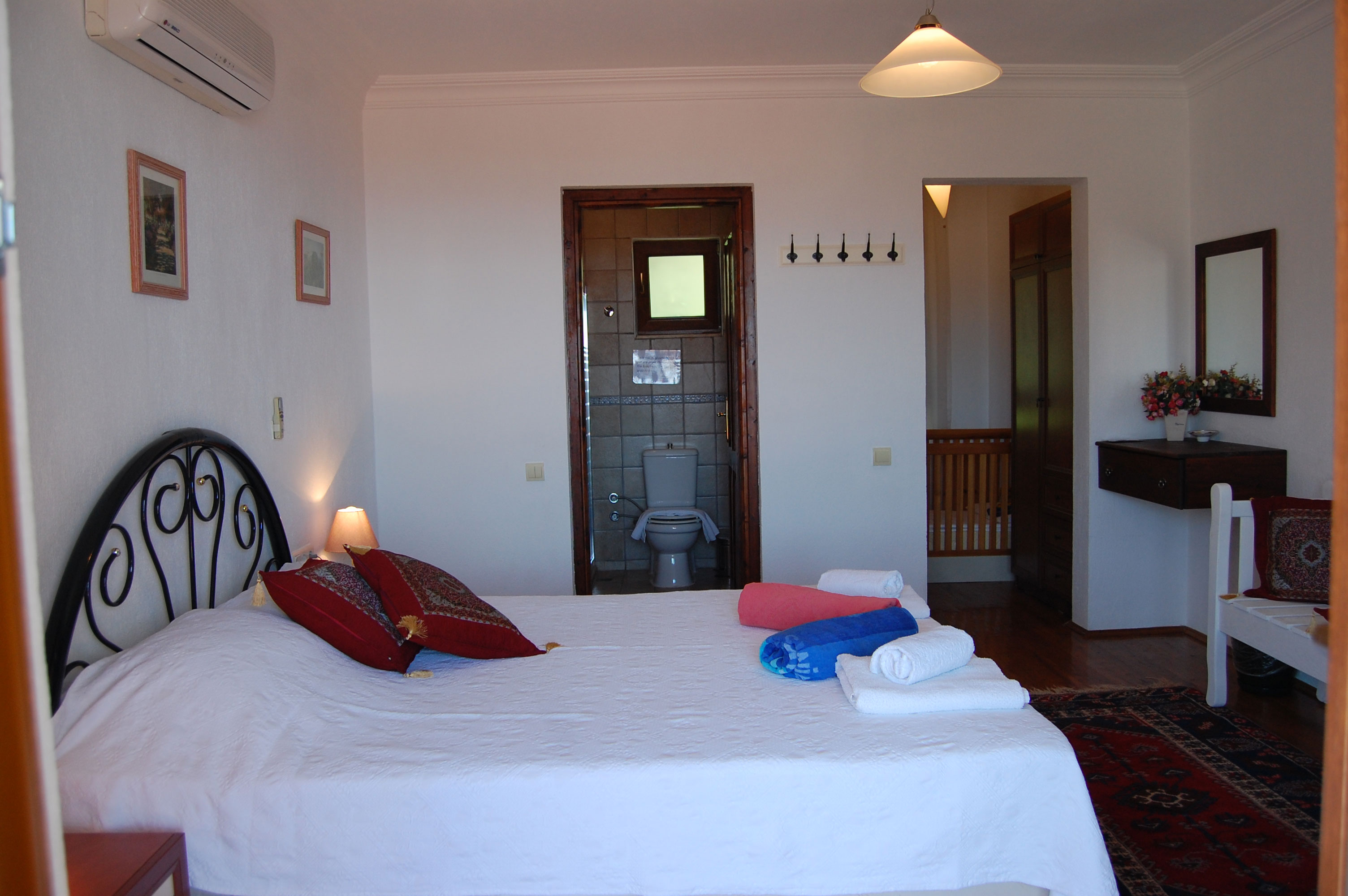 Bedroom 1 (alcove with child cot)