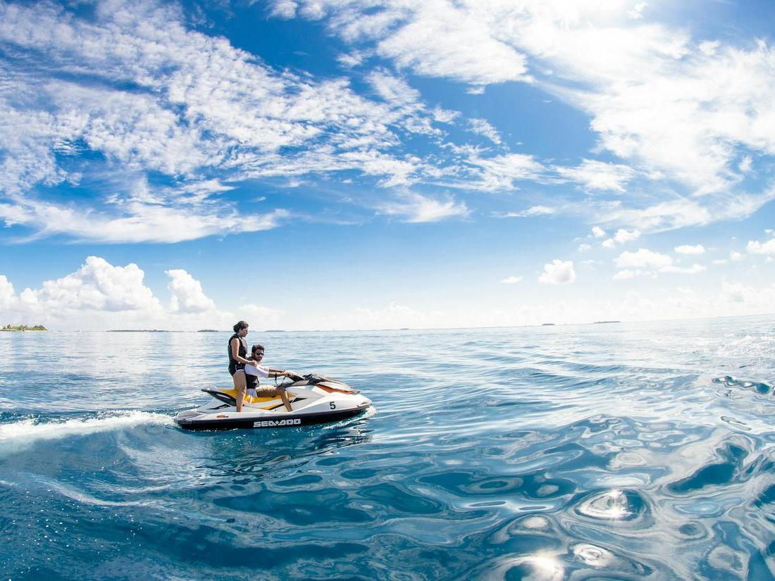 Ride the Waves on a Jet Ski for Two in Abu Dhabi - Gift Voucher - Ithara.ae