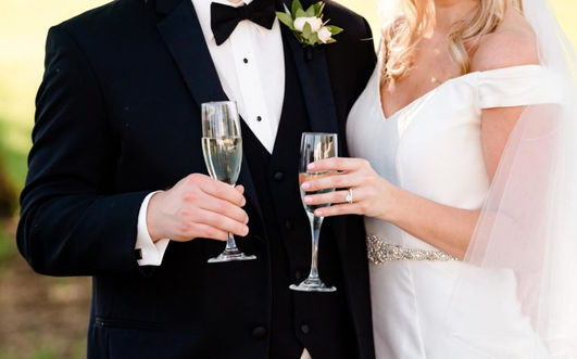 Felt_Jez_LauraRobinsonPhotography_MandyandJustinHistoricJohnPFurberFarmWeddingBrideGroomPo