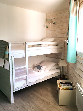 Fleur Caron - Dortoir de cousins.jpg