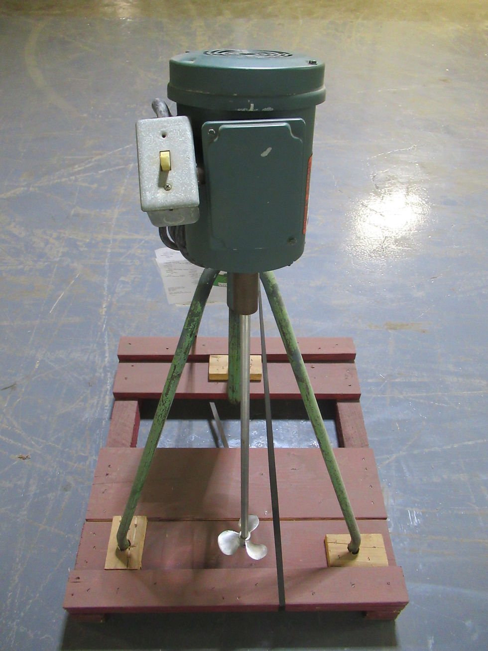 Thumbnail: 5" diameter, 3-fin, prop-style, mixer agitation