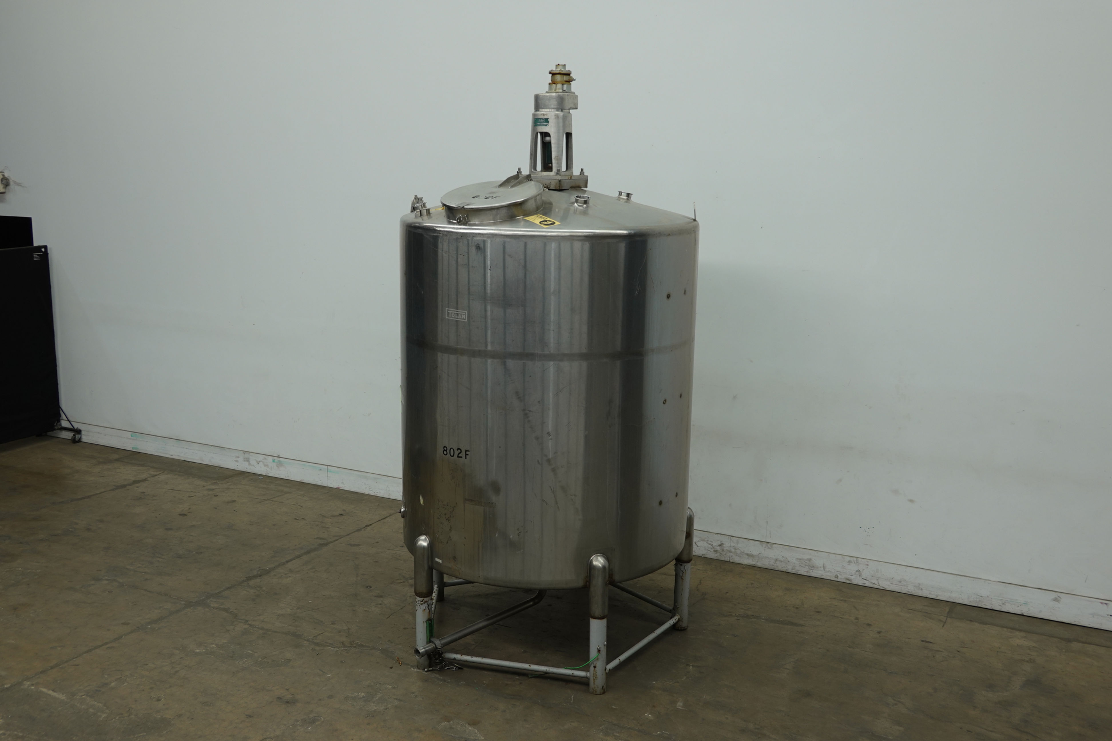 1000 Gallon, 304 stainless steel, single wall mixing tank