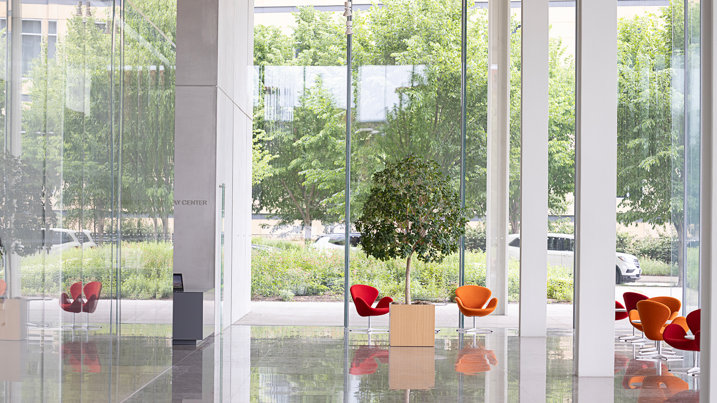 Krause Gateway Center_Lobby_Windows_Seating