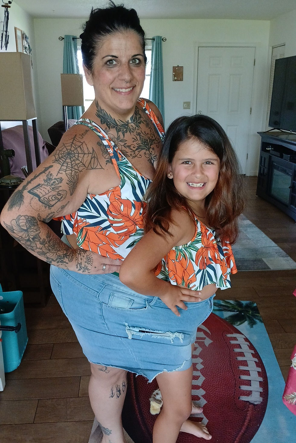 Bobby and her daughter both fitting into a pair of jeans that Bobby alone couldn't fit into last year