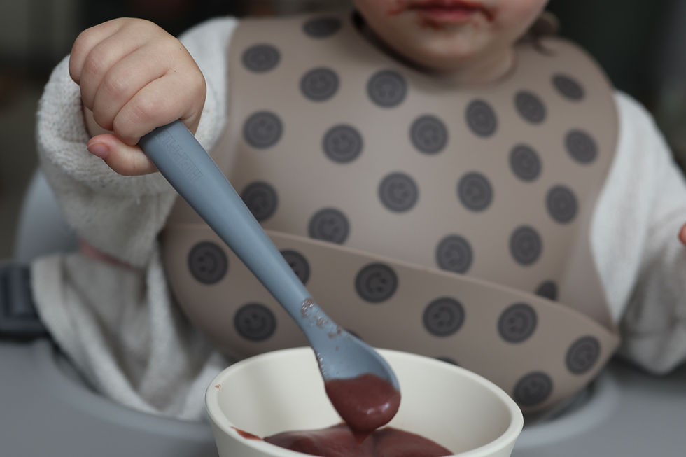 Thumbnail: Siliconen eetset met slabbetje en lepel – HeppieKids