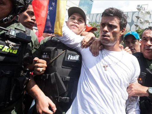 Opositor y prófugo de la justicia, apoya intervención militar