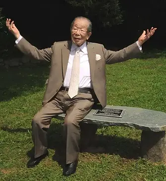 Dr-Hinohara-on-bench.jpg.webp