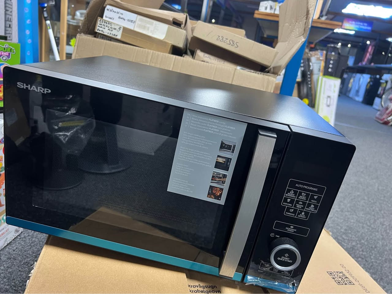 SHARP Quality Series YC-QS204AU-B Solo Microwave