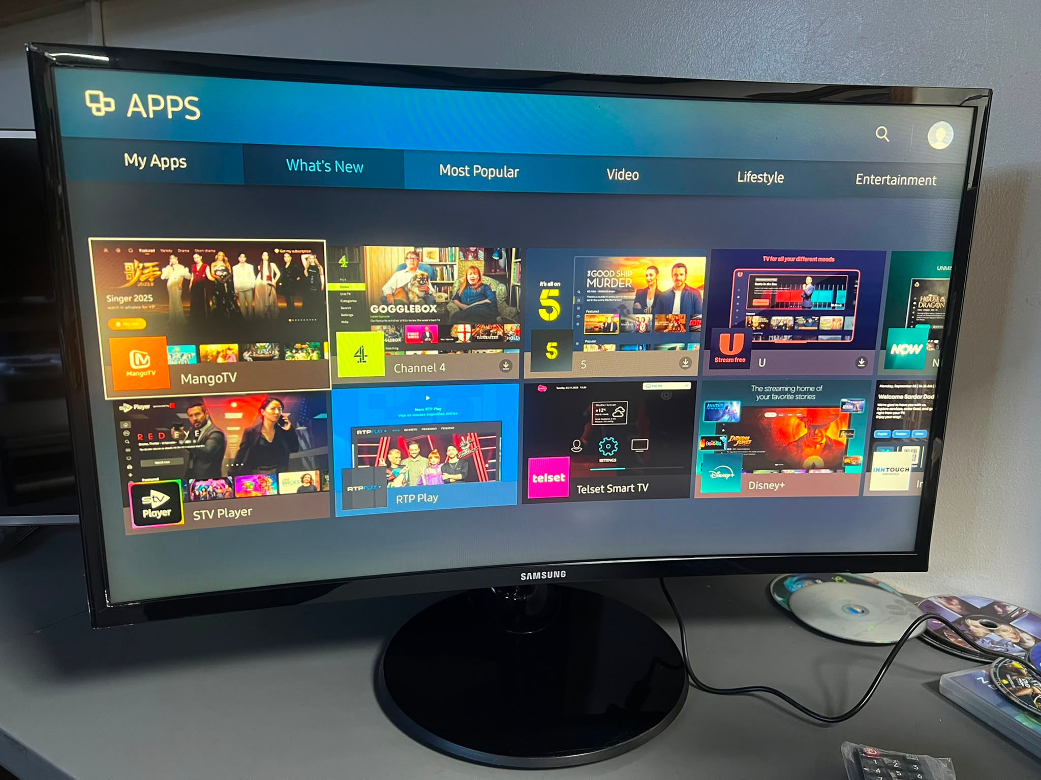 Samsung V27F39SFEX 27" 1080p Full HD smart TV Monitor with Freeview HD