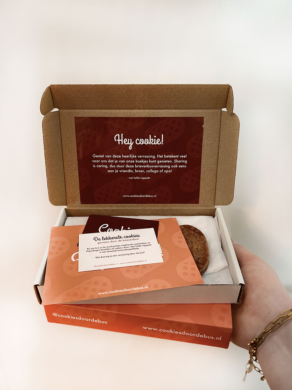 Thumbnail: Brievenbus cadeauverpakking met koekjes