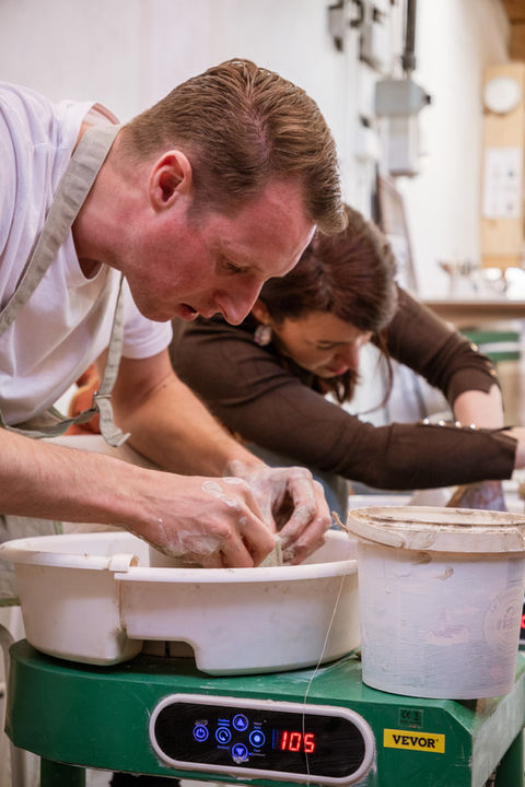 élève dans un atelier céramique La Rochelle Rocambole