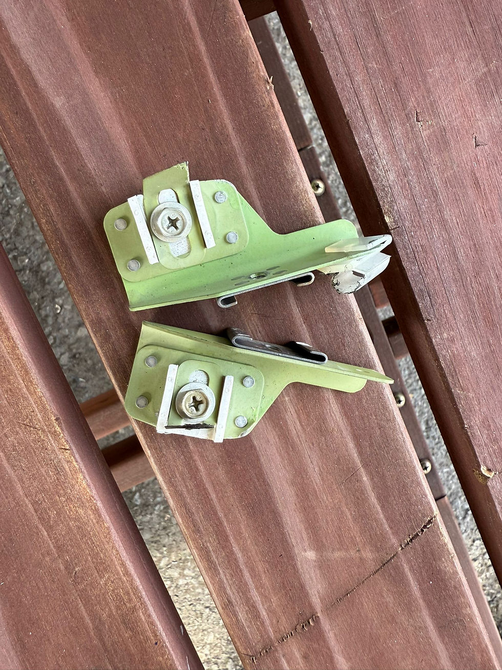 VQ-BWM 747-400 Longtail Aviation (ex KLM PH-BFV) Fuselage window bracket