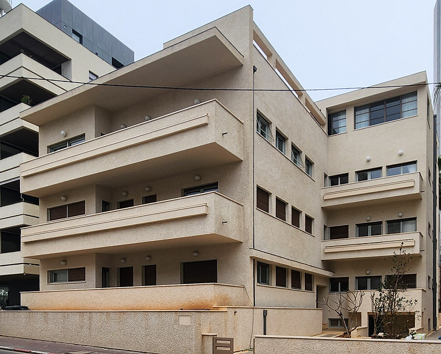 הירקון 70 - מבט מהרחוב