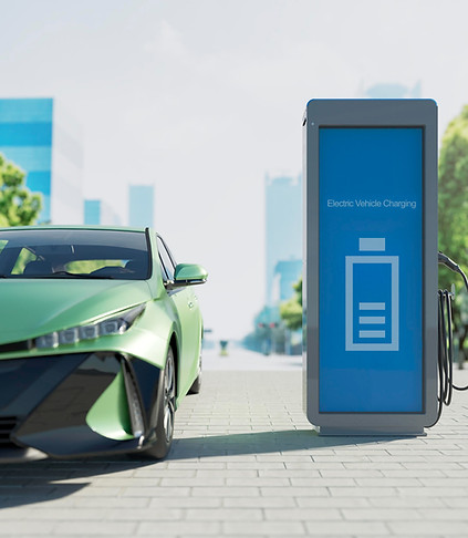 voiture électrique à côté d'une borne de recharge au Puy-en-velay
