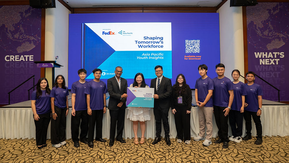 Ms Yeo Wan Ling (Assistant Secretary-General of NTUC, Member of Parliament for Punggol GRC and Chairwoman of the Government Parliamentary Committee for Manpower in Singapore), joined by Salil Chari (Regional President of FedEx Asia Pacific), Dr Vivek Kumar (President and Chief Executive Officer of JA Asia Pacific), and youth representatives from the eight countries and territories in a countdown to launch the report online.