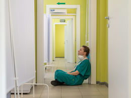 QUEM CUIDA DE QUEM CUIDA?