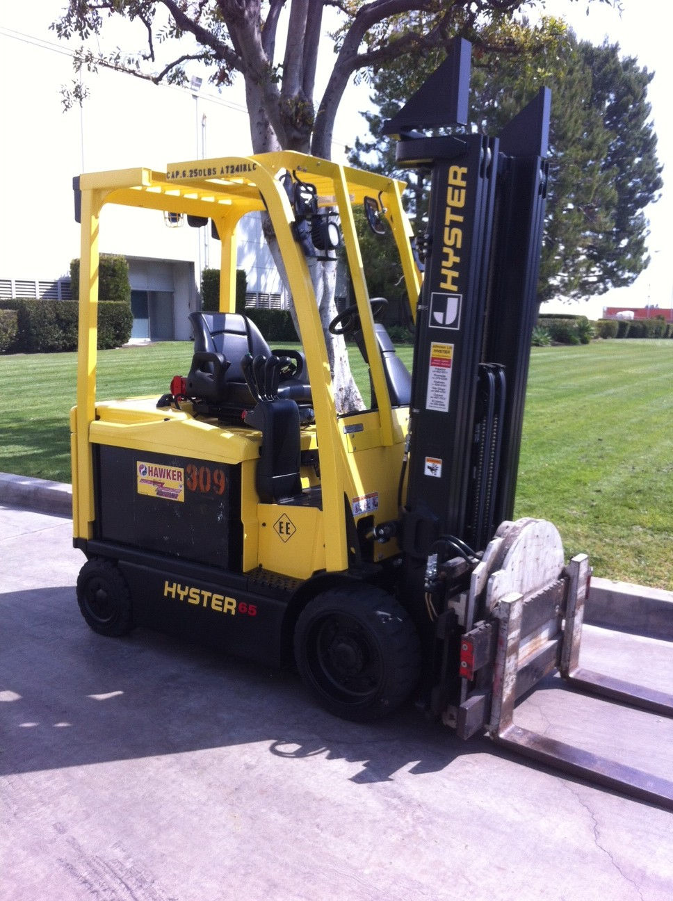 KC_Hyster_Forklift_with_Cascade_Rotator.10710853_large.jpg