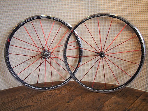 ＜Fulcrum＞レーシングゼロレッドスポーク入荷しました！