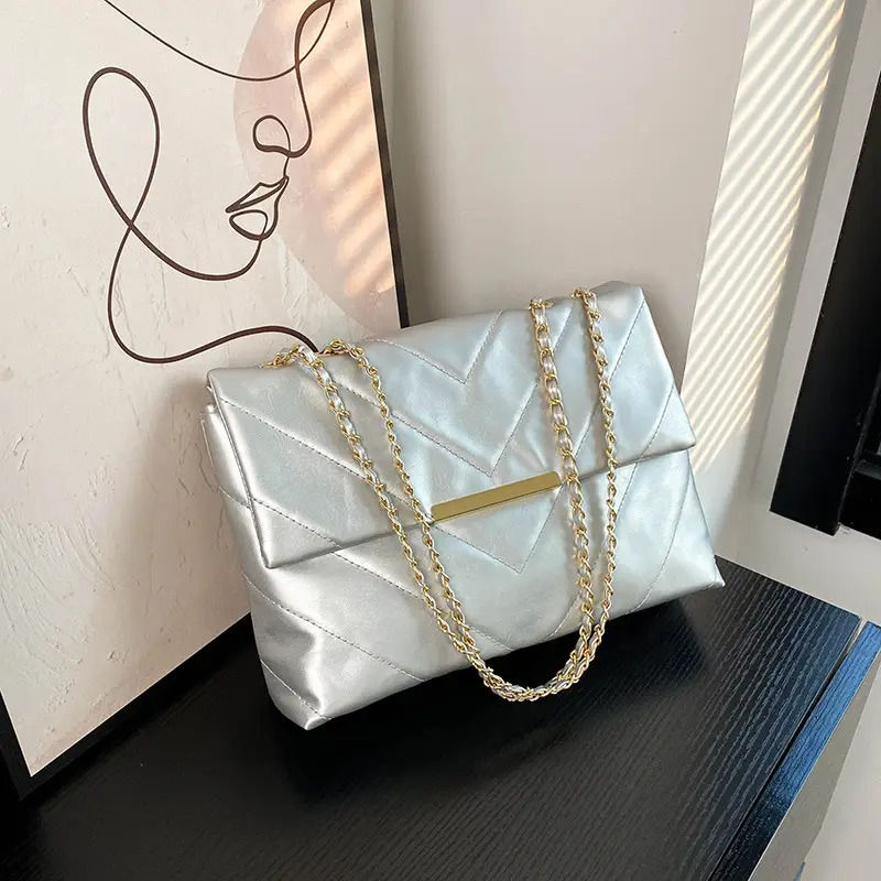 Thumbnail: Women's Black Chain Shoulder Bag