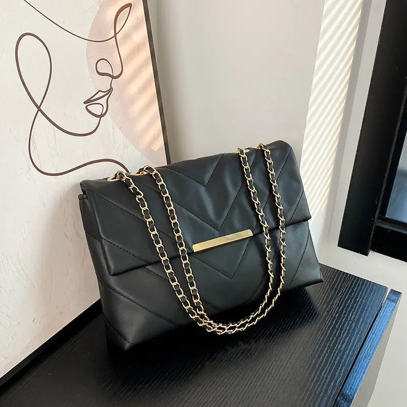 Thumbnail: Women's Black Chain Shoulder Bag