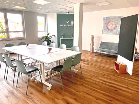 Workshop extern oder im Unternehmen? Workshop im Unternehmen oder extern? Ein ehrlicher Vergleich für Teams
