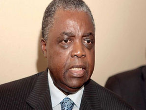 CAMEROUN : LE GOUVERNEMENT PREND LA DÉFENSE DE CHRISTOPHE GUILHOU ET TACLE LE PR FRANKLIN NYAMSI